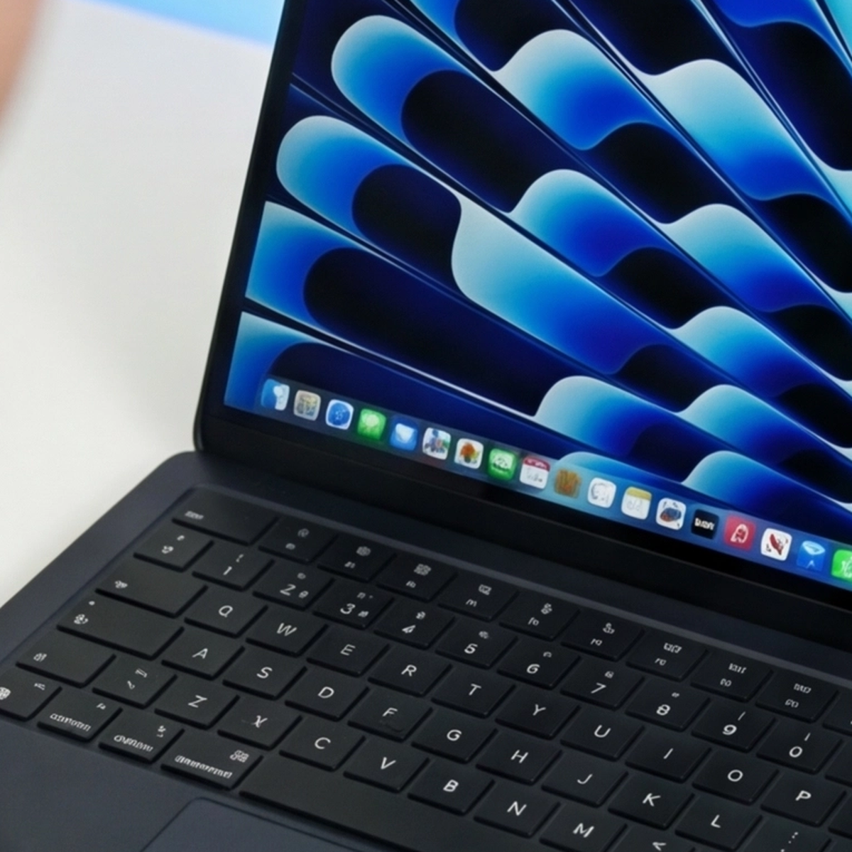 MacBook Air 15" M2 — 256GB Midnight